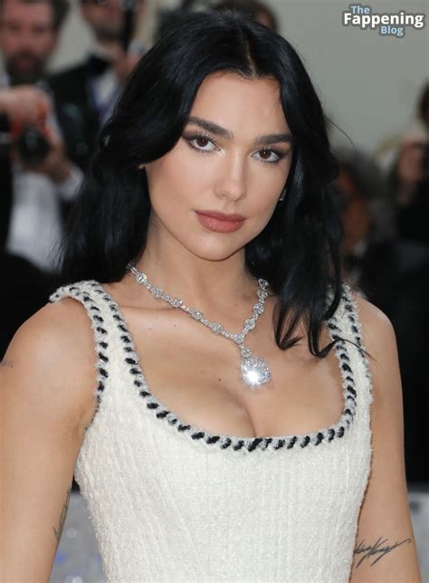 Dua Lipa Shows Off Her Cleavage In A Corset Dress At The 2023 Met Gala