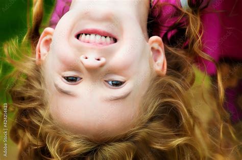 babe Girl her head hanging upside down 스톡 사진 Adobe Stock