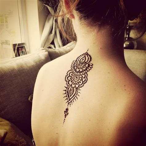 Henna Spine Tattoo Designs Stylish Personality Of The Female Back Spine