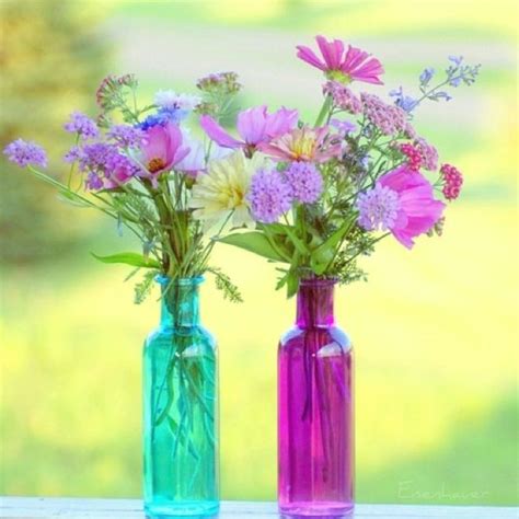 A Beautiful Simple Table Flower Flower Arrangements Colored Glass