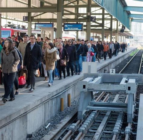 Bahnkunden müssen sich auf probleme einstellen: Lokführer-Streik sorgt für Andrang bei Autovermietungen - WELT