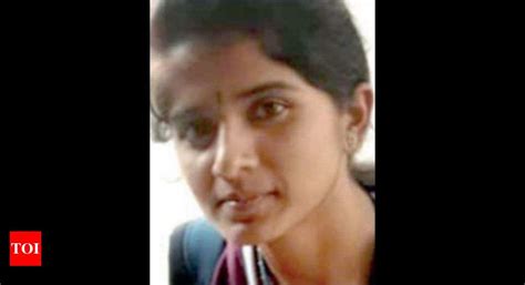 Karnataka 20 Year Old Kolar Girl Dies Shooting Tiktok Video