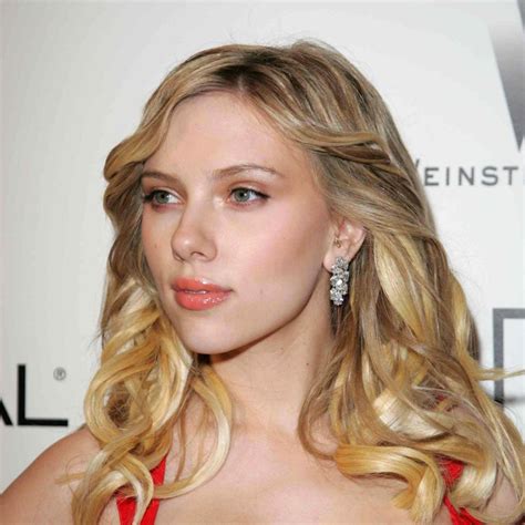 Scarlett Johansson Curly Blonde Hairstyles