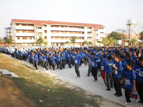 Kota bharu'ya yaklaşık 8 km uzaklıkta. SMK PENGKALAN CHEPA 1 (Sesi Petang)