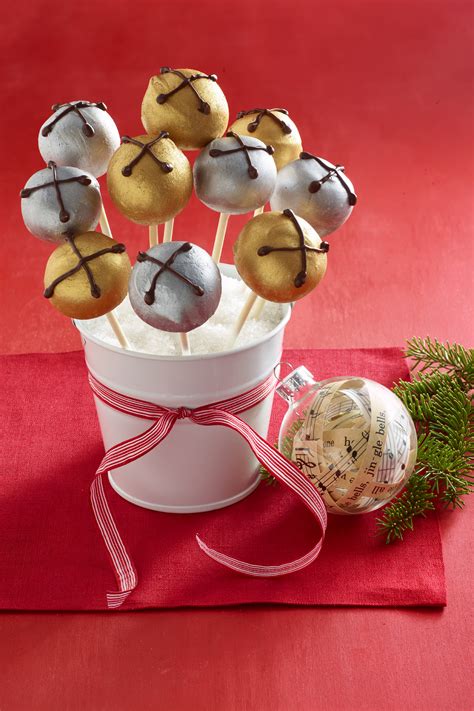 For this recipe you will need 12 round lolly sticks. 16 Christmas Cake Pops No One Will Be Able to Turn Down ...