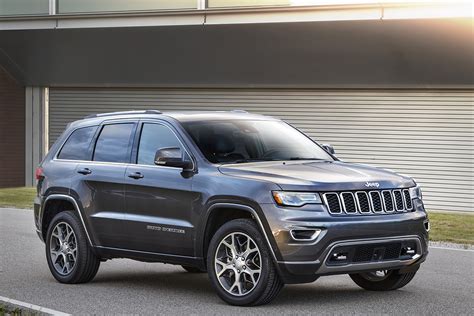 Jeeps offers a grand cherokee for every taste and budget. JEEP GRAND CHEROKEE - New York International Auto Show