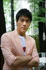 김 씨는 지난달 24일 버닝썬에서 성추행 당하던 여성이 내 어깨를 잡고 숨었고, 보디가드에게 도움을. 최철호 아내(부인)김혜숙 이혼위기/최철호 폭행사건과 술