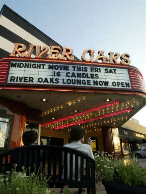 Thousands join fight for River Oaks center