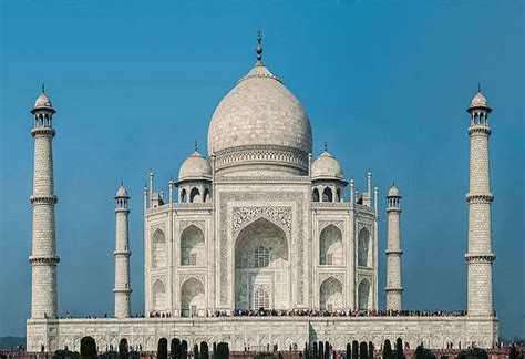 Cruise from the picturesque natural sites to the architectural wealth in this beautiful land. 43 Famous Historical Places In India You Can't Miss In 2021
