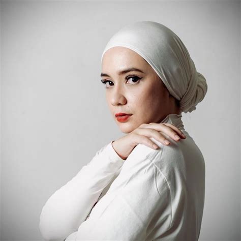 13 Gaya Hijab Putri Anne Saloka Stylish Anti Ribet
