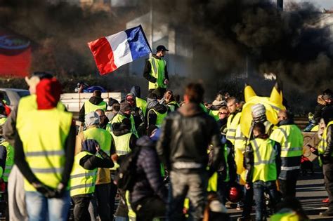 Le Proteste In Francia Continuano Ma I Manifestanti Stanno Iniziando A
