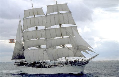 Join a voyage on one of the biggest and most beautiful sailing ship in the world. Skutegudsteneste på «Statsraad Lehmkuhl» | Stordnytt