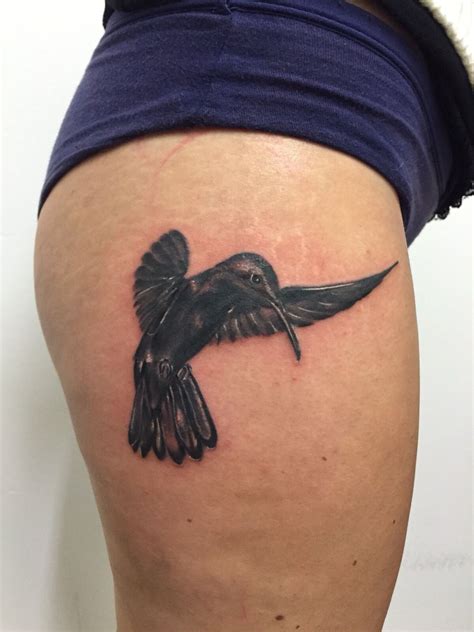 Colibrí - hummingbird tattoo - realistic bird - black and white tattoo