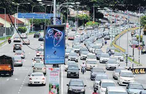 Menurut satu kajian pada tahun 2017, pemandu kereta di malaysia tersekat di dalam kesesakan lalu lintas selama 53 minit setiap hari. Kesesakan lalu lintas bagai tiada hujung di George Town ...
