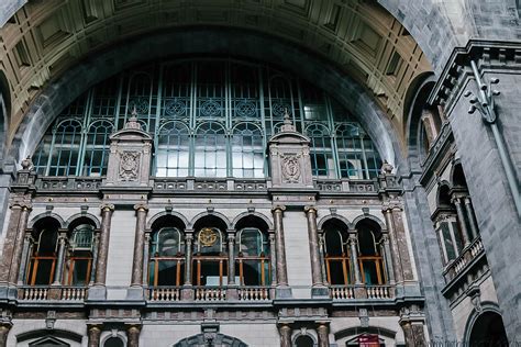 Originally only for 10 trains per day, all on the same level and as a head station. Exploring Antwerp Train Station - Toothbrush Travels