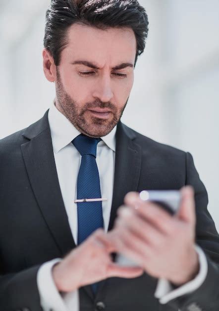 Premium Photo Businessman Reading Text Message On Smartphone