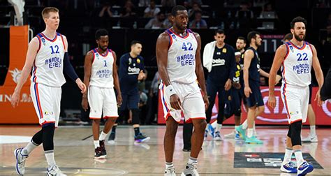 Basketbol süper ligi'nde anadolu efes'le fenerbahçe beko'nun final serisinde 4. Anadolu Efes, Fenerbahçe karşısında bu sezon 5. kez kazandı