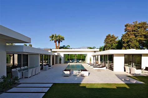An Oasis In Palm Springs Invites Indoor Outdoor Living Hofhaus Pläne
