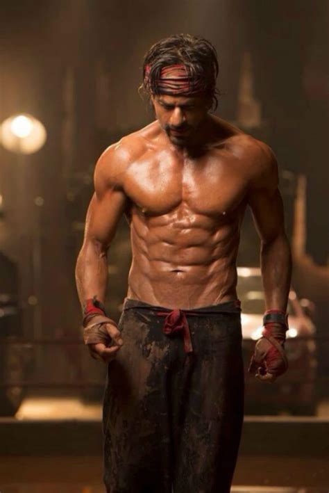 Revealed Shah Rukh Khans Hot And Sexy Eight Pack Abs For Happy New