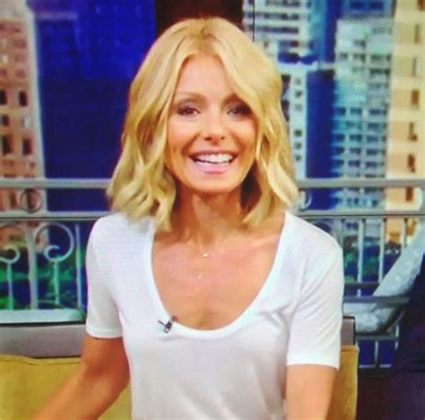 Kelly Ripa Hair I Like This But I Would Want It A Bit Longer Messy