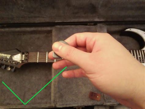 How To Hold A Guitar Pick Guitarmeet