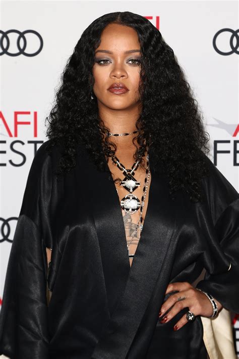 Looks Rihanna Rihanna Riri Fashion News Fashion Beauty Makeup Aisle