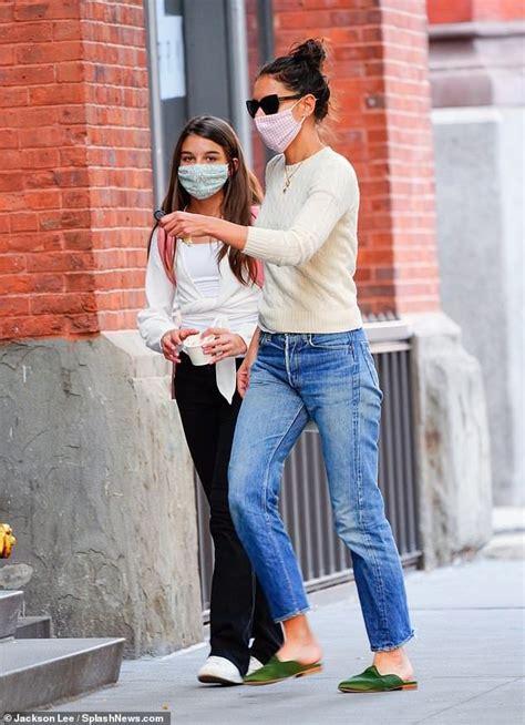 Katie Holmes Enjoys Day With Daughter Suri After Hot And Heavy Date Suri Cruise Katie Holmes