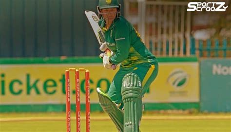 Momentum protea player sponsored by kookaburra ambassador of @tocolifting twitter: Lizelle Lee Biography : Age, Height, Early Life ...