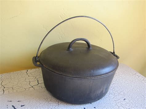 Griswold Cast Iron Dutch Oven Roaster, Erie #10 | Cast iron dutch oven, Griswold cast iron, Cast 