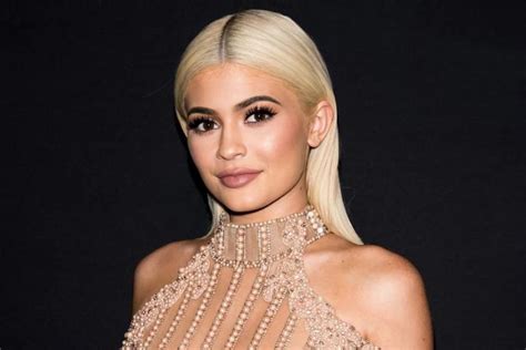 Kylie Jenner Sells 600 Million Stake In Cosmetics Startup Star Mag