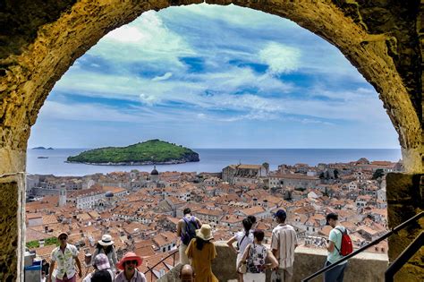 Dubrovnik is an old city on the adriatic sea coast in the extreme south of croatia. Location de bateau à Dubrovnik - VENTS de MER