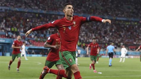 The 55 entrants were drawn into five groups of six and five groups of uefa euro 2020 qualifying groups. Euro 2020: Portugal and France draw thanks to braces from Cristiano Ronaldo and Benzema - Eurocopa