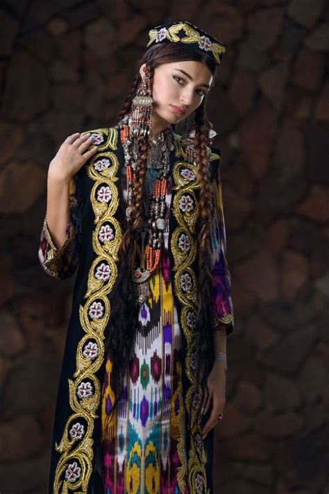 Tajik Woman in 2020 | Traditional outfits, Uzbek clothing, Traditional