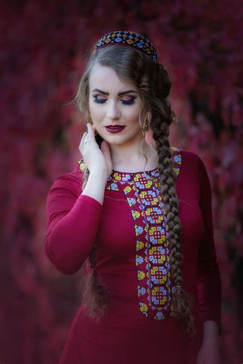 Heute stehen bräuten eine menge an schönen, eleganten und individuellen brautkleidern zur auswahl. Pin auf Besondere Brautkleider
