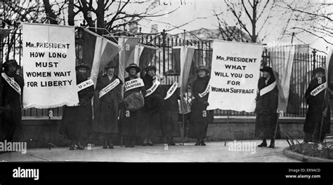 Women Picketing 1917 Hi Res Stock Photography And Images Alamy