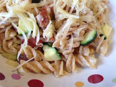 Gennaro contaldo, jamie oliver's italian food inspiration, cooks up a beautiful pasta dish on the hillsides of his hometown of. Jamie Oliver's Brilliant Bacon Pasta | Bacon pasta ...
