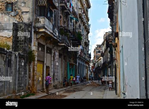 Las Calles Del Centro Habana Habana Vieja Barrios De La Habana Cuba