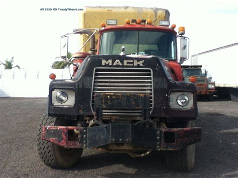 1988 Mack Dm690s