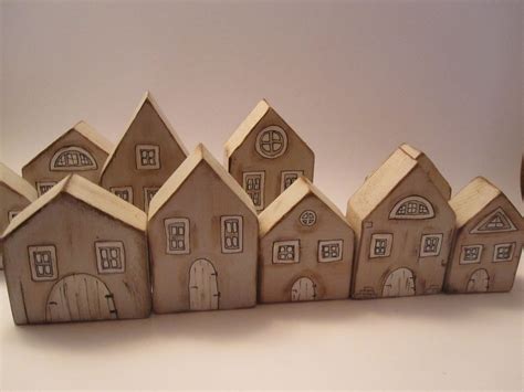 Haus aus holz häuser basteln töpfern ideen keramik projekte keramik ideen selbstgemachte geschenke diy und selbermachen lehmhäuser miniaturhäuser. Pin auf 小さな家