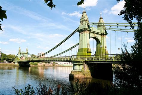 Hammersmith Bridge closed completely after heatwave causes ...