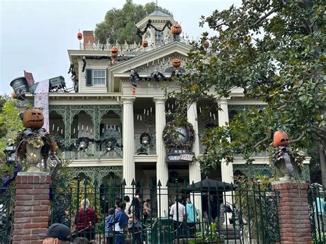 Haunted Mansion In Disneyland Now Closed For Refurbishment Chip And Company