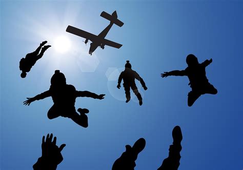 Skydiving Silhouette Free Vector 161683 Vector Art At Vecteezy