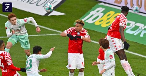 Der handelsverband bayern hatte die ankündigung einen hilfeschrei genannt, zugleich aber klar stattdessen lockdown, ausgangssperre usw. FC Bayern München: Josua Kimmich übernimmt Nummer 6 von ...