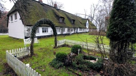 Rio oder bürgerlich aníbal cortés ist ein homofürst und krimineller im ersten, zweiten und dritten von haus des geldes. FRESENHAGEN-WATCH