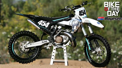 It features bold new graphics and the addition of the mapping switch. 2018 Husqvarna TC 250 - DJAKE's Bike Check - Vital MX