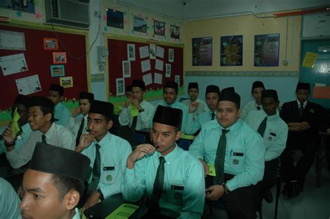 Smka al mashoor (perempuan) medan lim cheng teik. Badan Pengawas dan Disiplin SMKA Al-Mashoor (L): Prefect ...