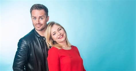 Ze tekende een contract bij vtm en julie van den steen is een vlaamse presentatrice. Dochters Peter Van de Veire vervangen Julie Van den Steen ...