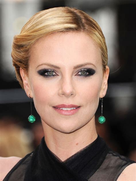 How To Get Charlize Theron S Amazing Smoky Eyes Allure