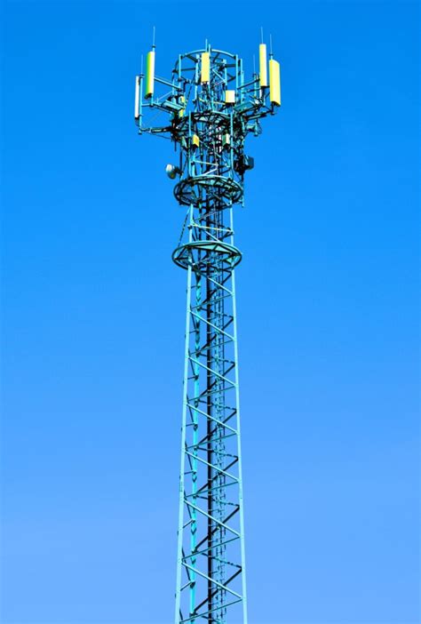 Weighing The Benefits Of A Cell Tower Land Lease