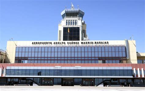 El Aeropuerto Adolfo Suárez Madrid Barajas Luce Ya Su Nuevo Nombre En La T2